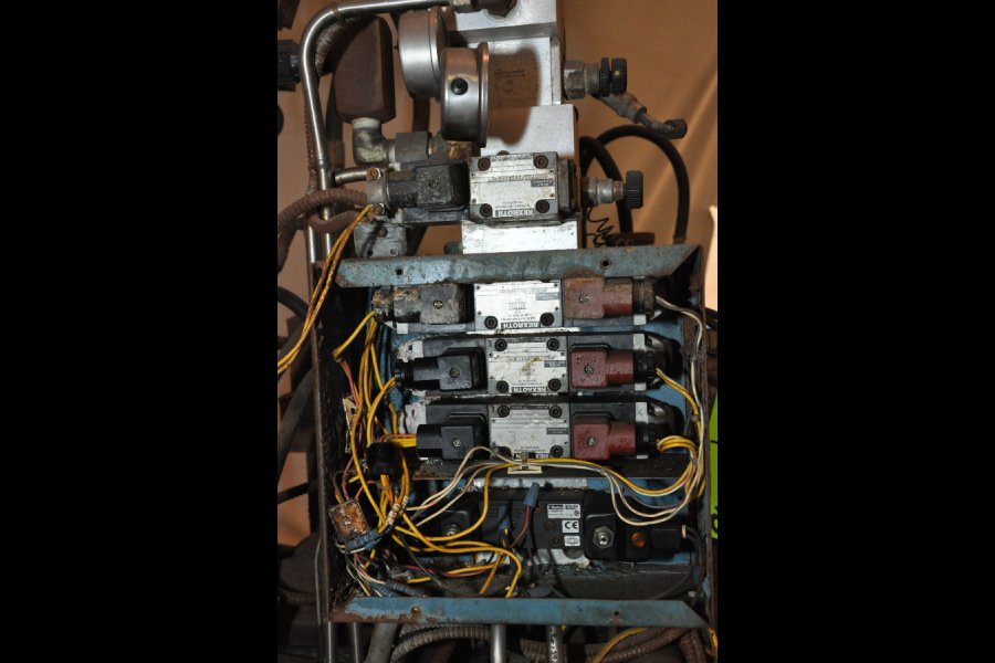 Detailed Pictures of Techmire Multi-slide Hot Chamber Miniature Die Cast Machine DCMP-4975