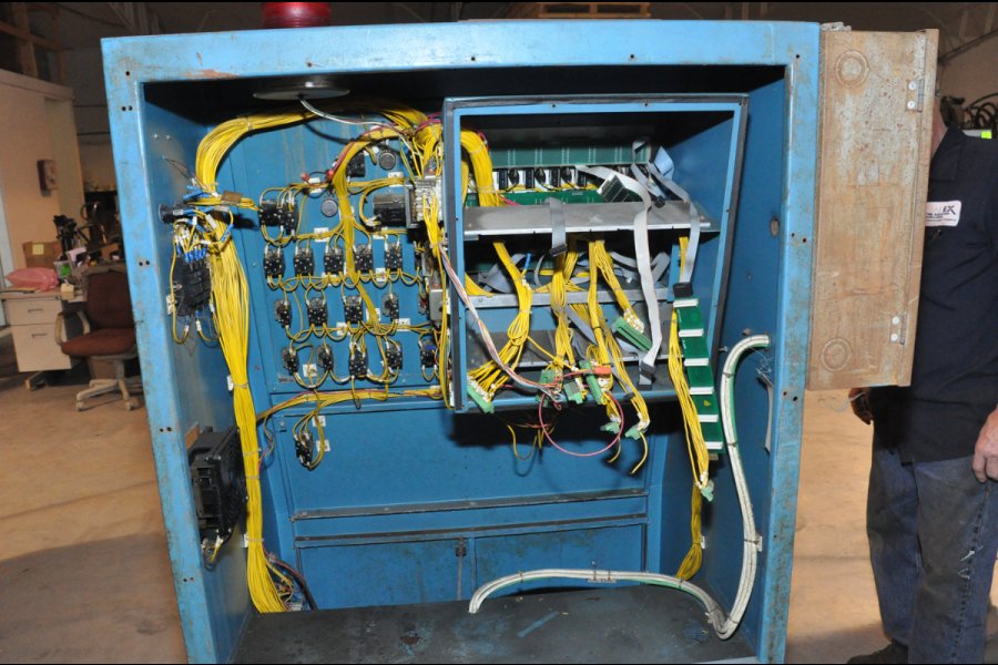 Detailed Pictures of Techmire Multi-slide Hot Chamber Miniature Die Cast Machine DCMP-4975