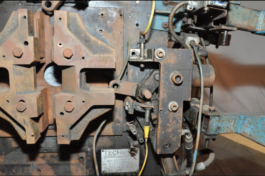 Detailed Pictures of Techmire Multi-slide Hot Chamber Miniature Die Cast Machine DCMP-4975