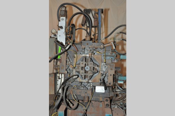 Detailed Pictures of Techmire Multi-slide Hot Chamber Miniature Die Cast Machine DCMP-4977