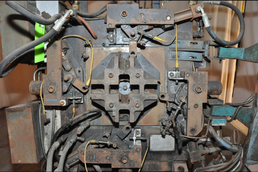 Detailed Pictures of Techmire Multi-slide Hot Chamber Miniature Die Cast Machine DCMP-4977