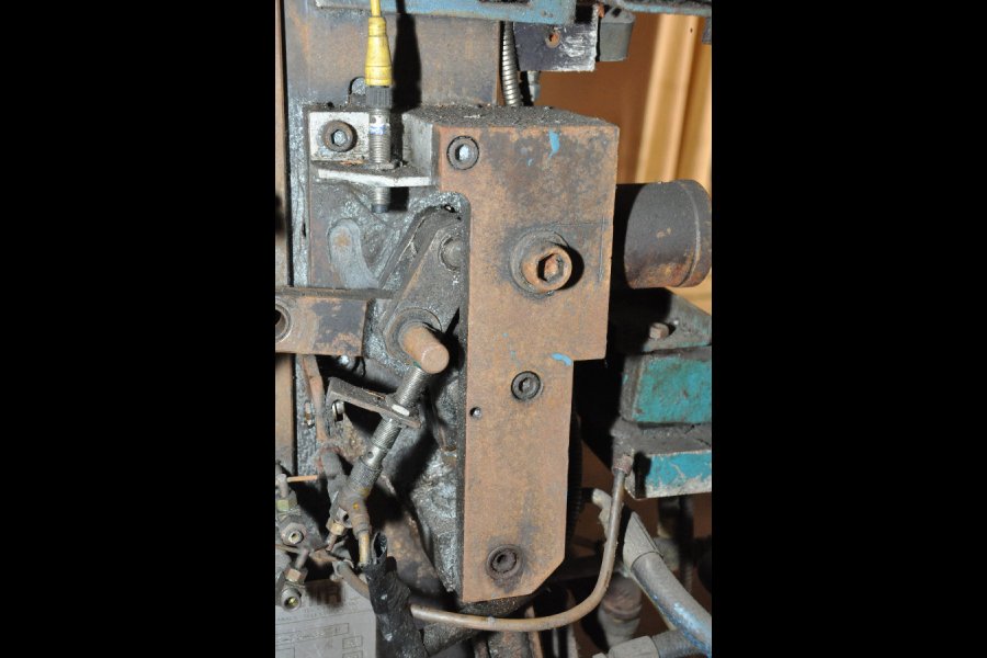 Detailed Pictures of Techmire Multi-slide Hot Chamber Miniature Die Cast Machine DCMP-4977