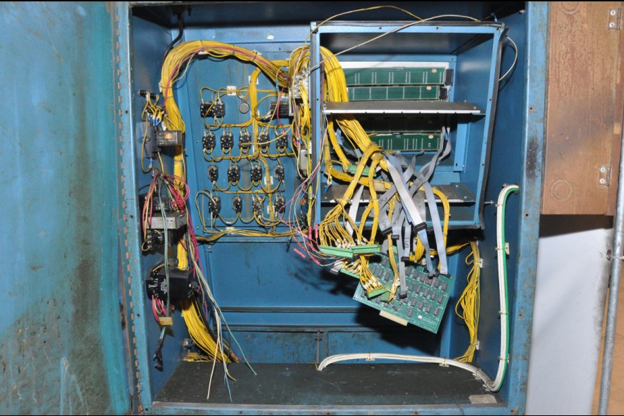 Detailed Pictures of Techmire Multi-slide Hot Chamber Miniature Die Cast Machine DCMP-4977