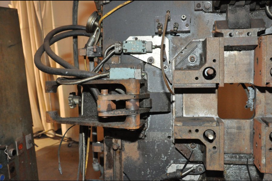Detailed Pictures of Techmire Multi-slide Hot Chamber Miniature Die Cast Machine DCMP-4979