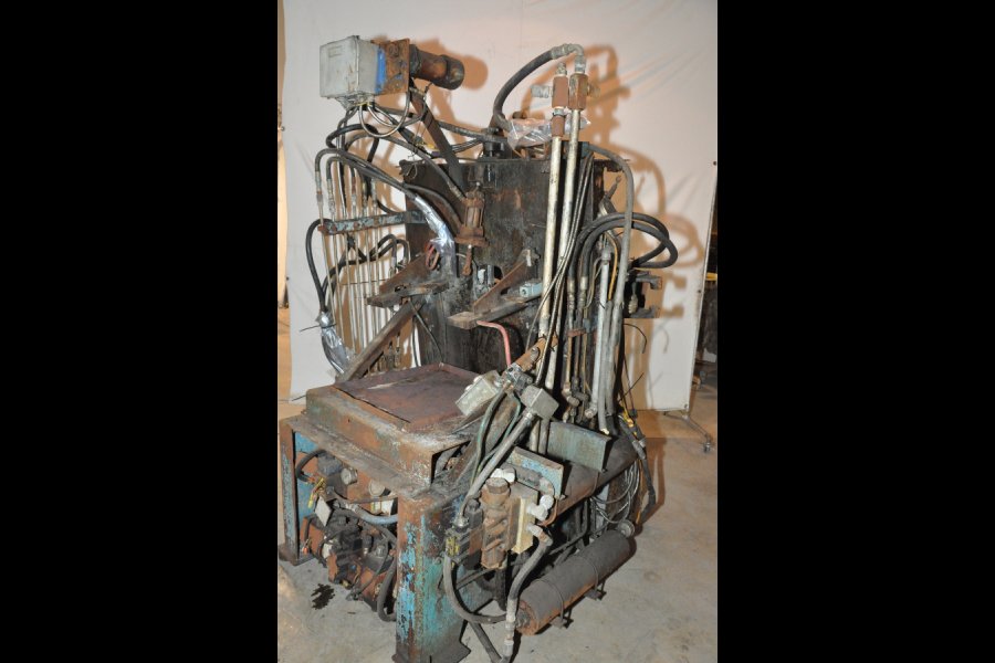 Detailed Pictures of Techmire Multi-slide Hot Chamber Miniature Die Cast Machine DCMP-4979