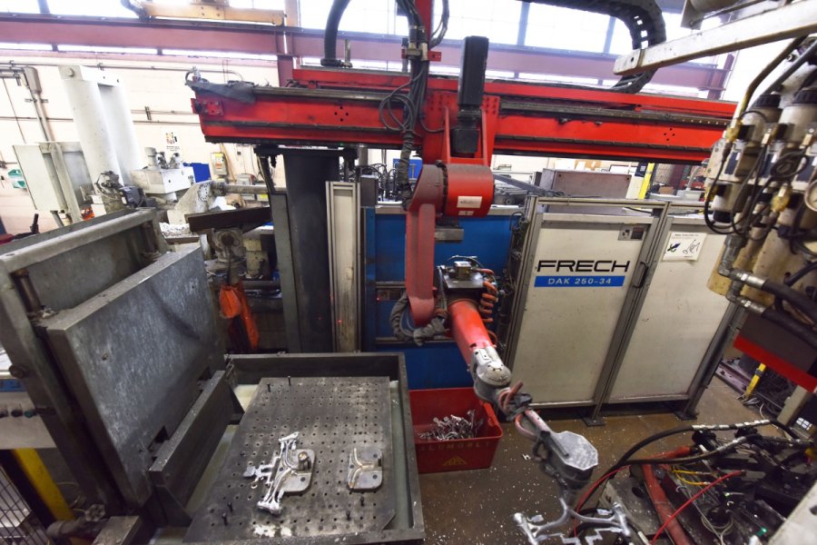 Detailed Pictures of Frech Cold Chamber Die Casting Machine DCMP-4985