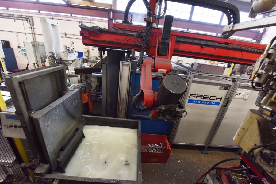 Detailed Pictures of Frech Cold Chamber Die Casting Machine DCMP-4985