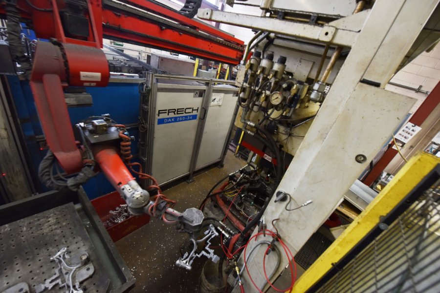 Detailed Pictures of Frech Cold Chamber Die Casting Machine DCMP-4985