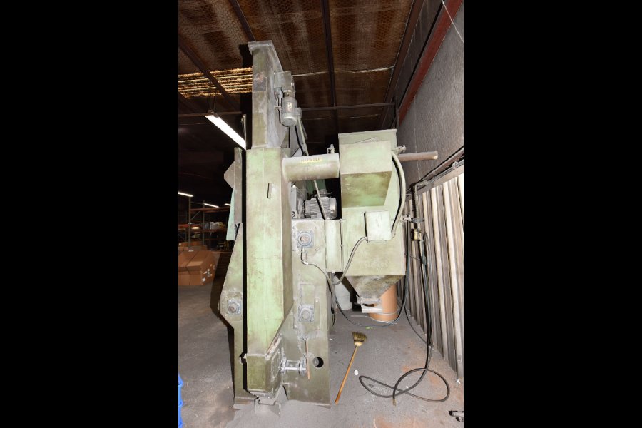 Detailed Pictures of Goff Steel Belt Tumble Shot Blast Machine DCMP-5153