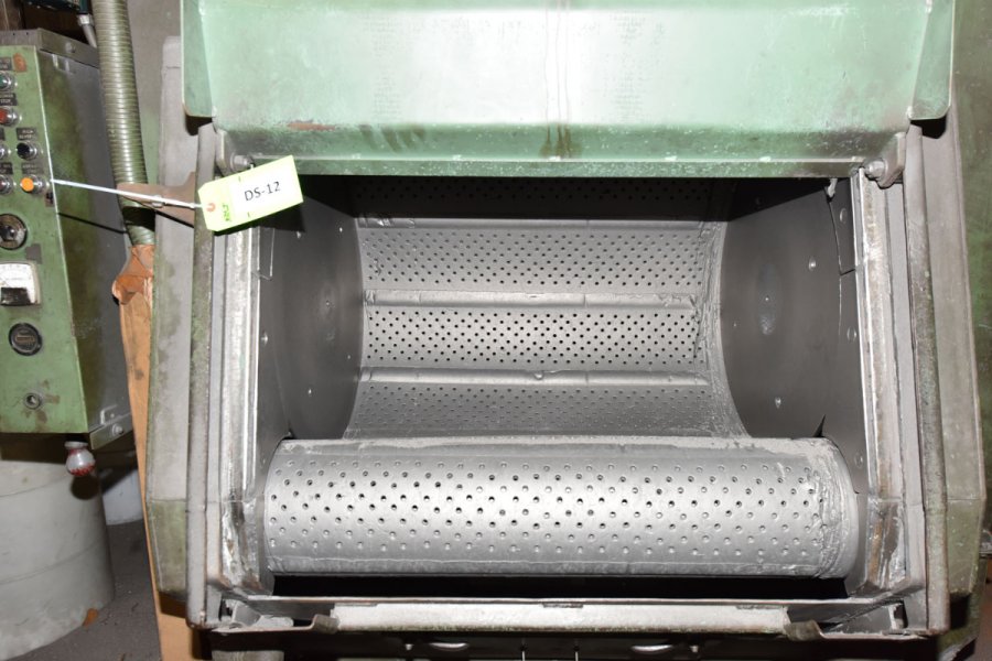 Detailed Pictures of Goff Steel Belt Tumble Shot Blast Machine DCMP-5153