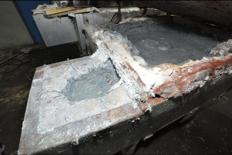 Detailed Pictures of Cal-Miser Low Energy Gas Heated Aluminum Holding Furnace DCMP-5307
