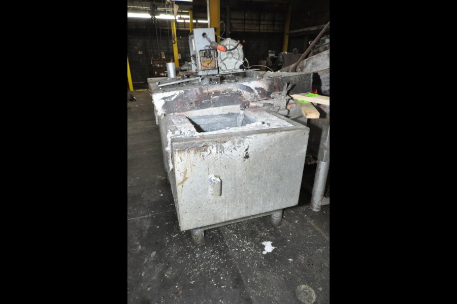 Detailed Pictures of Cal-Miser Low Energy Gas Heated Aluminum Holding Furnace DCMP-5308