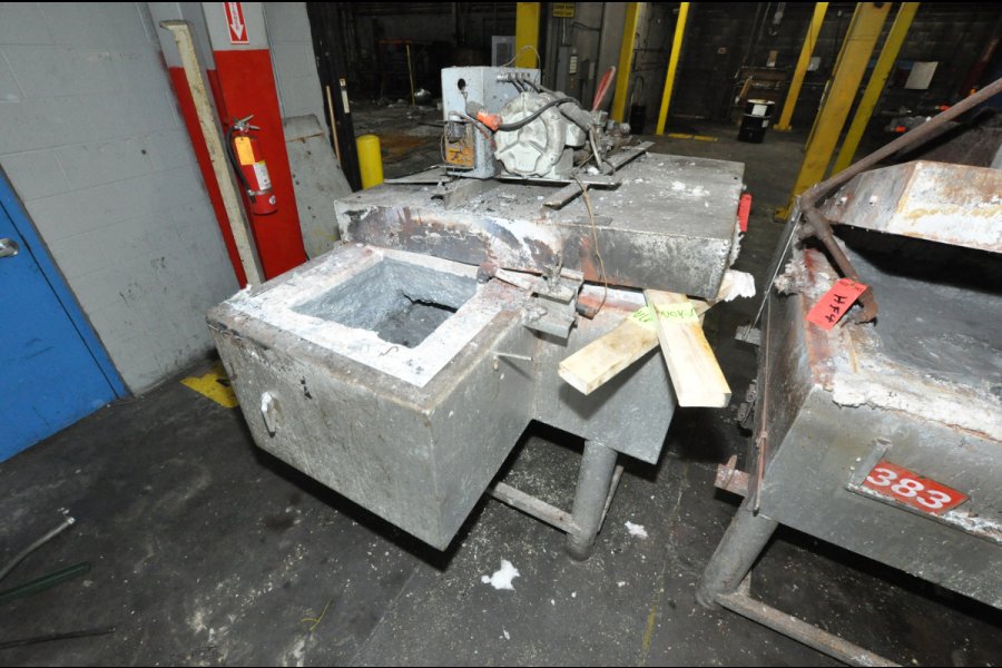 Detailed Pictures of Cal-Miser Low Energy Gas Heated Aluminum Holding Furnace DCMP-5308