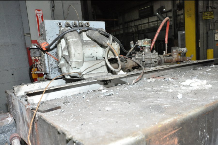 Detailed Pictures of Cal-Miser Low Energy Gas Heated Aluminum Holding Furnace DCMP-5308