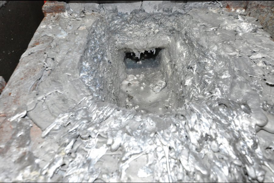 Detailed Pictures of Cal-Miser Low Energy Gas Heated Aluminum Holding Furnace DCMP-5308