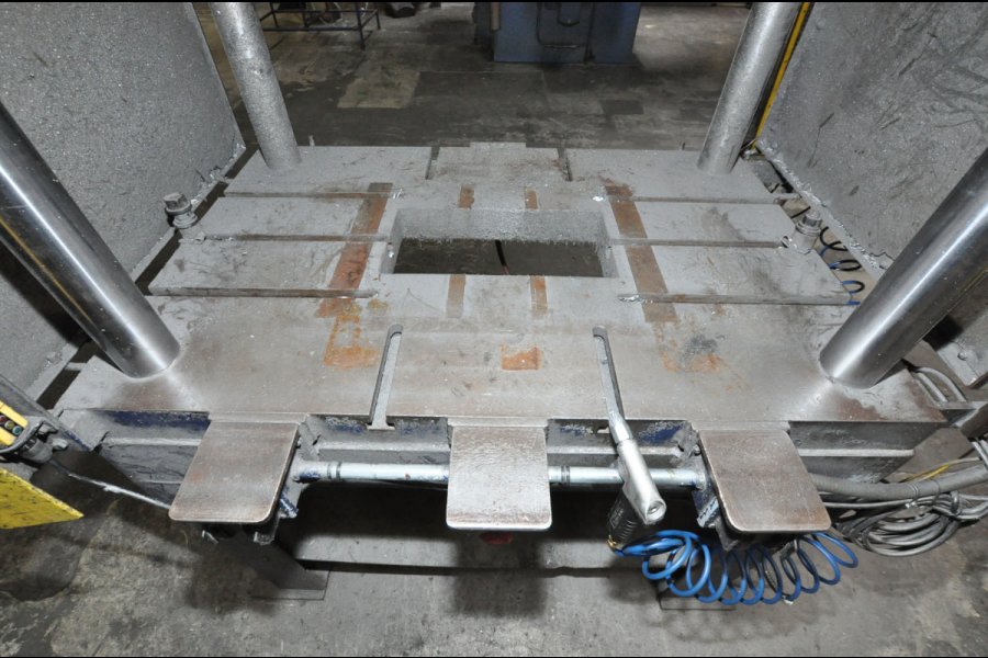 Detailed Pictures of Metal Mechanics Vertical Die Cast Trimming Press DCMP-5325
