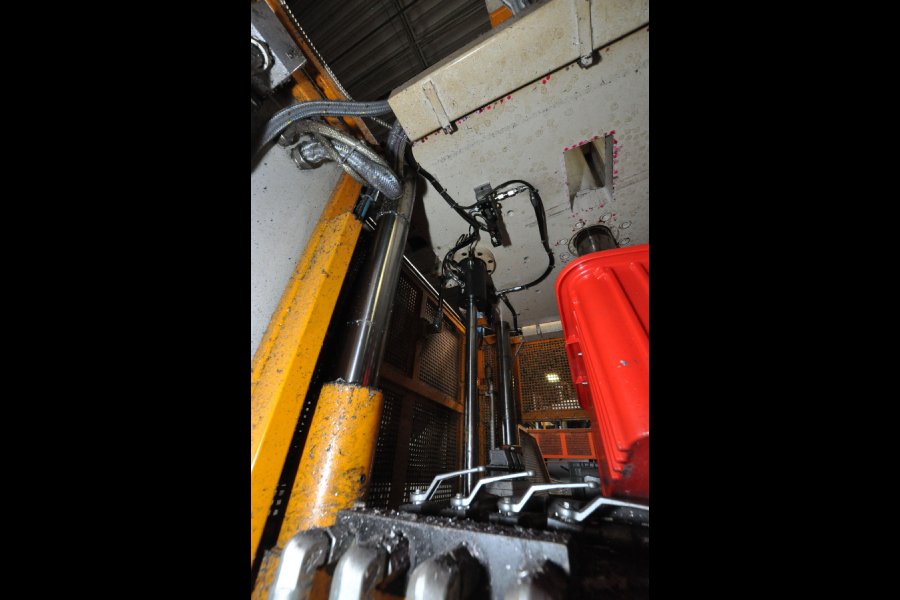 Detailed Pictures of Diesse Presse Vertical Die Cast Trimming Press DCMP-5327