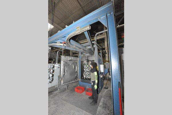 Detailed Pictures of Wheelabrator Spinner Hanger Shot Blast Machine DCMP-5357