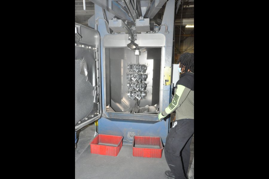 Detailed Pictures of Wheelabrator Spinner Hanger Shot Blast Machine DCMP-5357