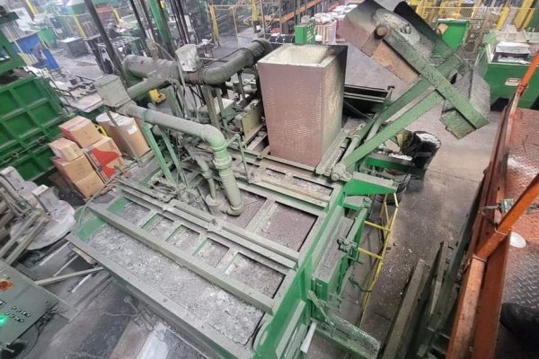 Detailed Pictures of Lindberg MPH Dry Hearth Natural Gas Fired Aluminum Melting Furnace DCMP-5376