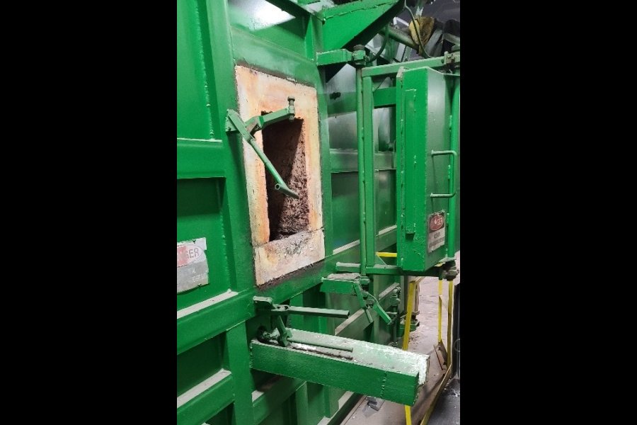 Detailed Pictures of Lindberg MPH Dry Hearth Natural Gas Fired Aluminum Melting Furnace DCMP-5376