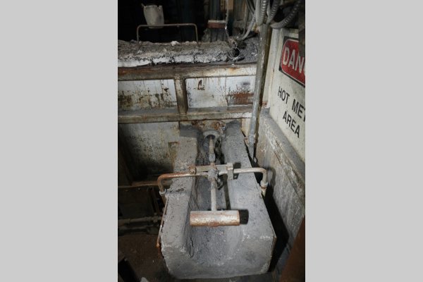 Detailed Pictures of Modern Equipment Stack Melting & Holding Furnace DCMP-5504
