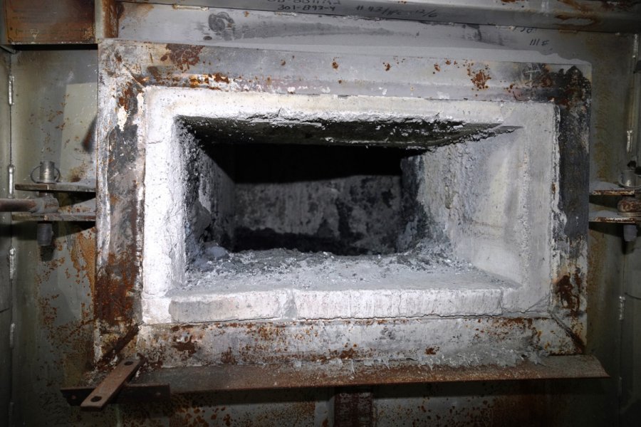 Detailed Pictures of Modern Equipment Stack Melting & Holding Furnace DCMP-5504