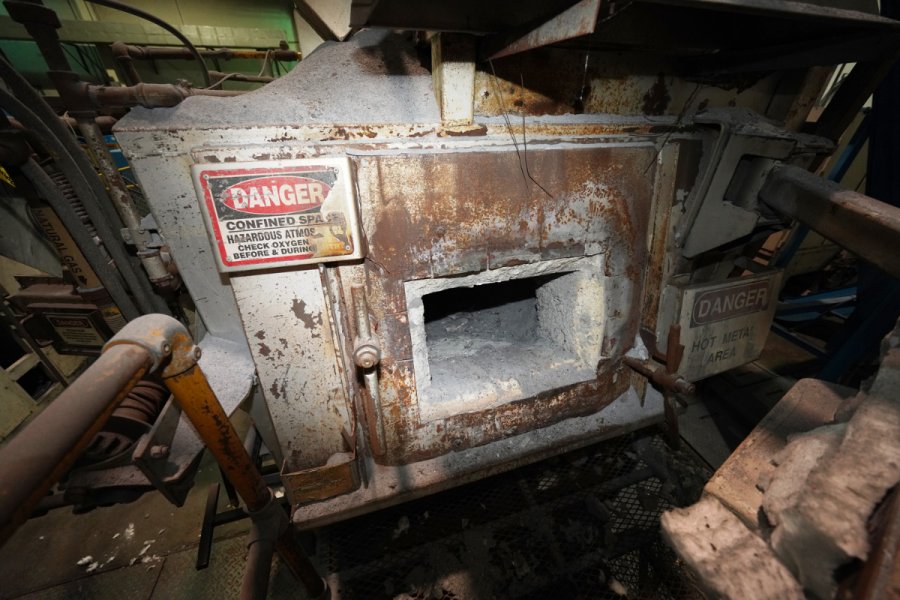 Detailed Pictures of Modern Equipment Stack Melting & Holding Furnace DCMP-5504