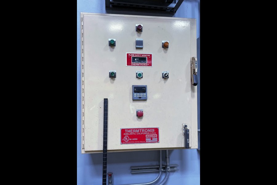 Detailed Pictures of Thermtronix Natural Gas Heated Crucible Type Aluminum Melting-Holding Furnace DCMP-5594