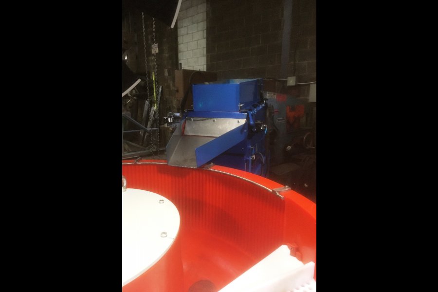 Detailed Pictures of Royson Engineering Vibratory Bowl Finishing Machine DCMP-5598