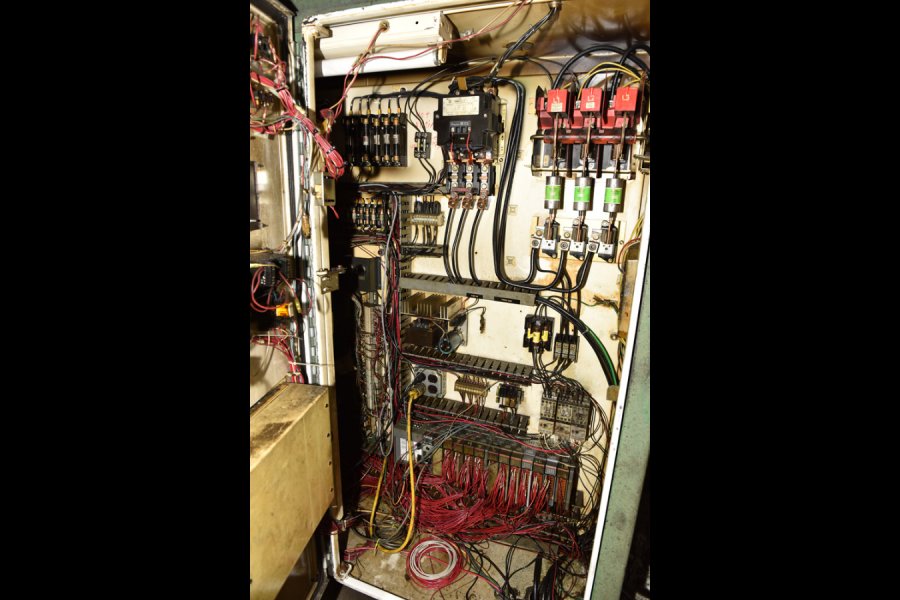 Detailed Pictures of B&T Cold Chamber Die Casting Machine DCMP-5642