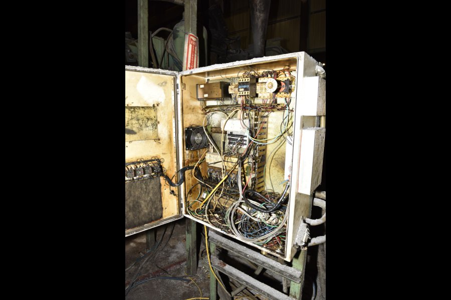 Detailed Pictures of B&T Cold Chamber Die Casting Machine DCMP-5642