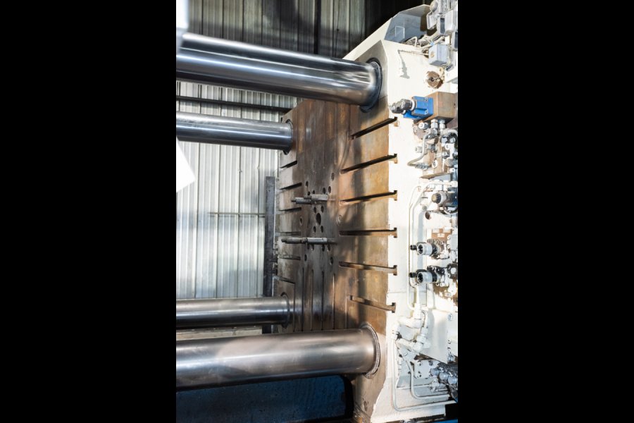 Detailed Pictures of Buhler Cold Chamber Die Casting Machine DCMP-5650