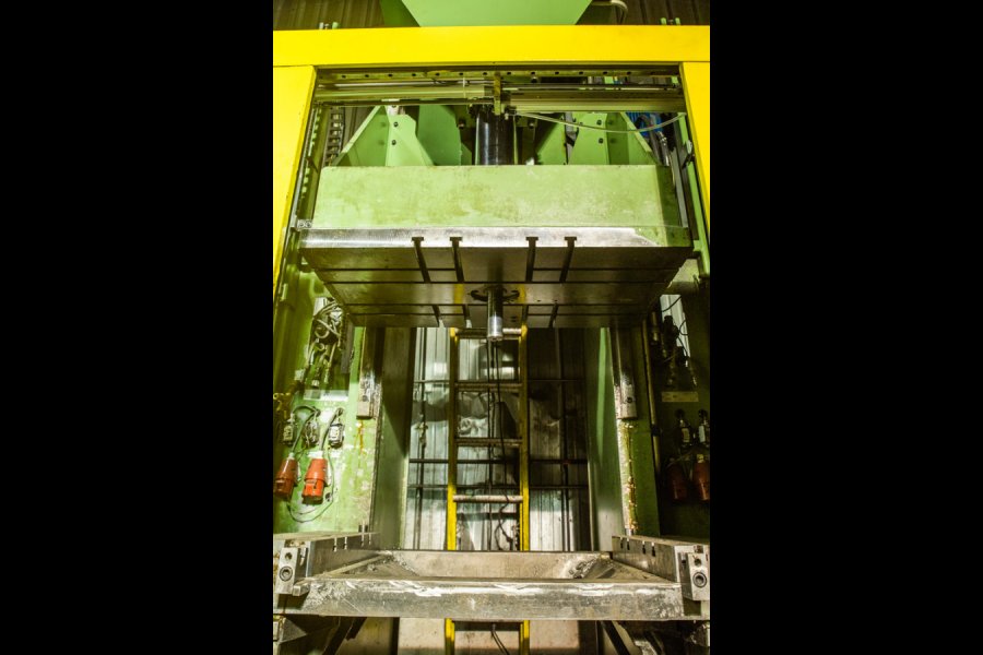 Detailed Pictures of Buhler Cold Chamber Die Casting Machine DCMP-5650