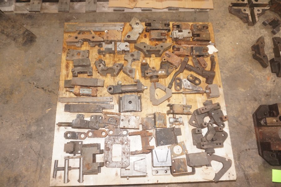 Detailed Pictures of Techmire Multi-slide Hot Chamber Miniature Die Cast Machine DCMP-5673